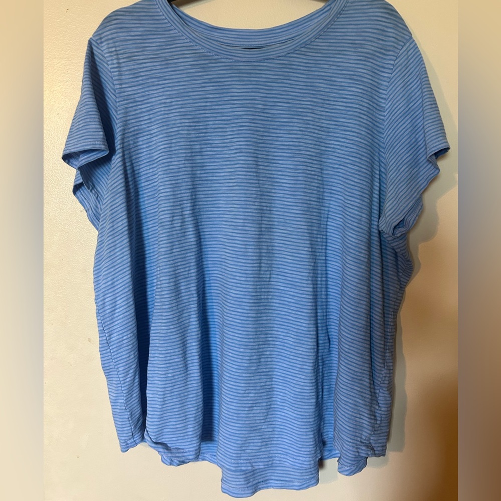 🛍️2/$10🛍️ Old Navy Blue and White Striped Everywear T Shirt Women’s
